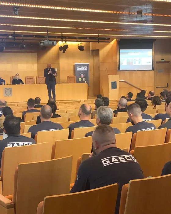 Felipe Américo Moraes em palestra no GAECO, no Ministério Público do Paraná, em 2022